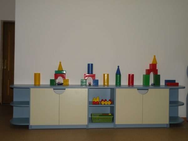 Стеллаж для игрушек двухсторонний. Мебель для детского сада в Калининграде