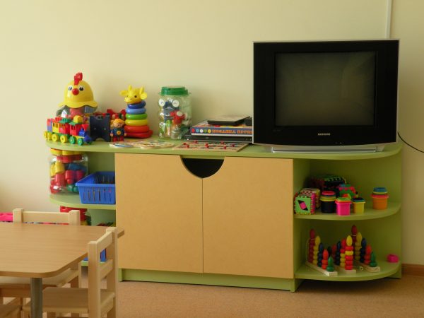Стеллаж для игрушек двухсторонний. Мебель для детского сада в Калининграде