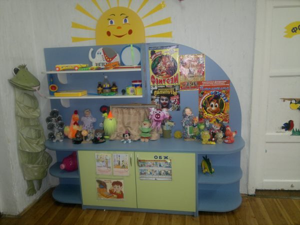 Стеллаж для игрушек и пособий. Мебель для детского сада в Калининграде